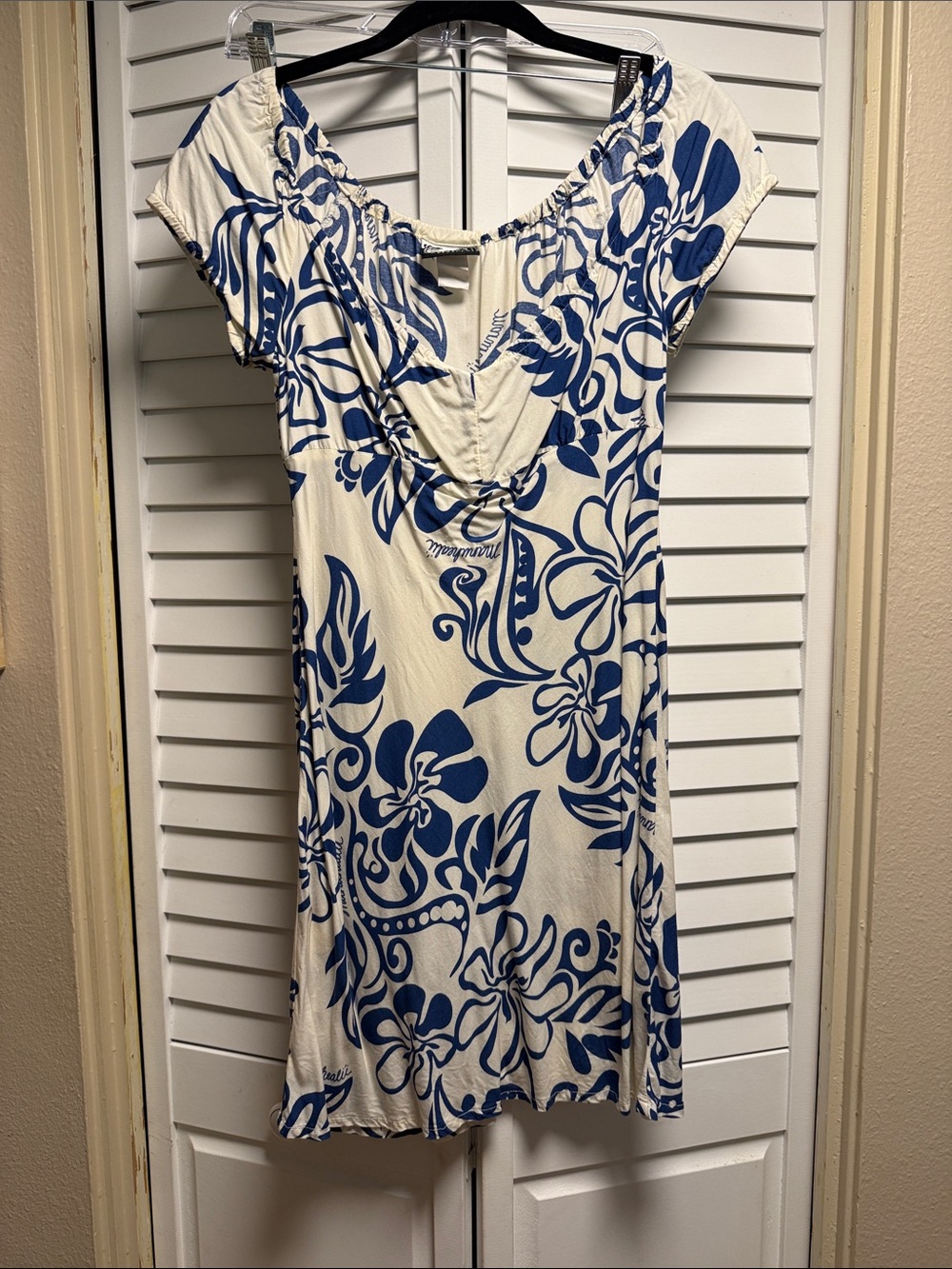 Manuhealii Cream and Bold Blue Tropical Tunic Dress. Pls see pics/description.